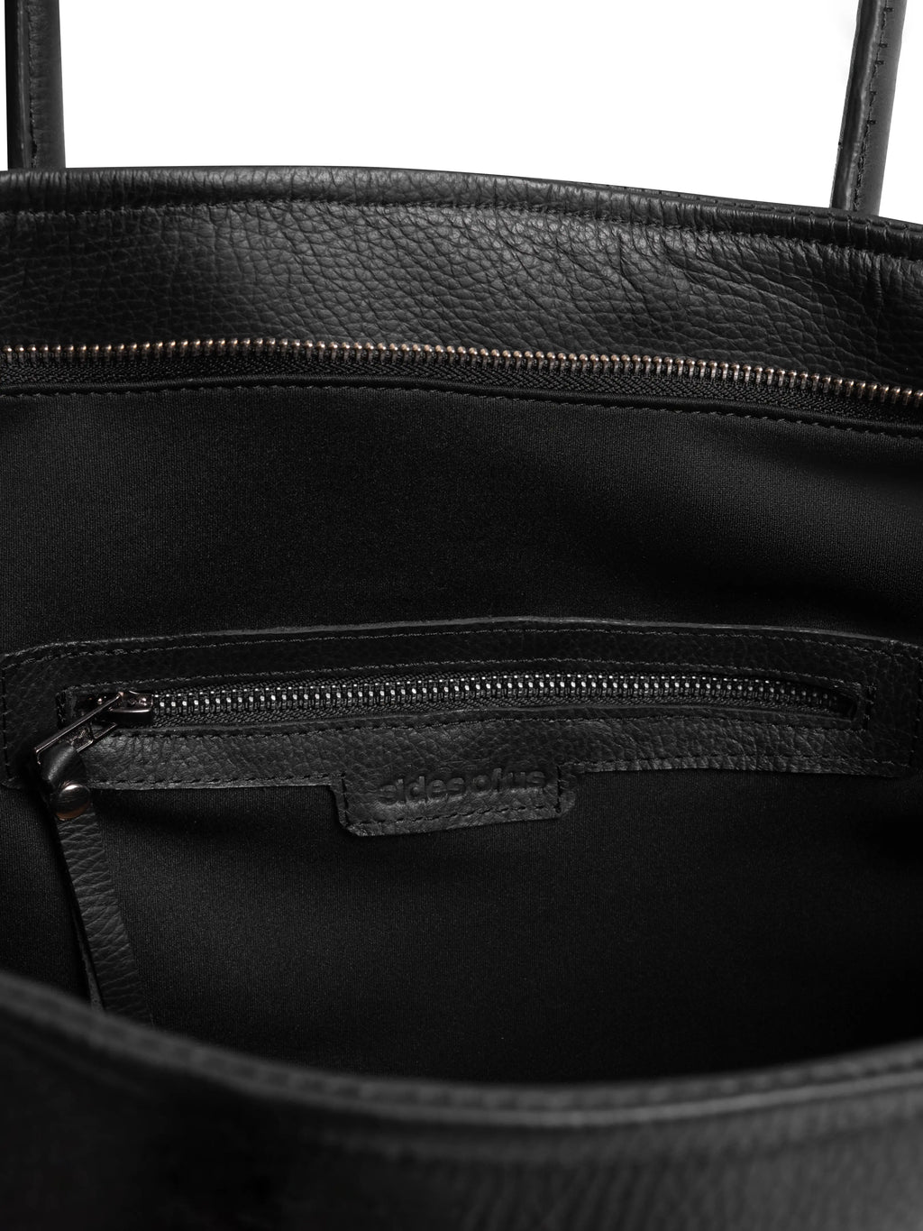 THE PASSERBY LEATHER BAG