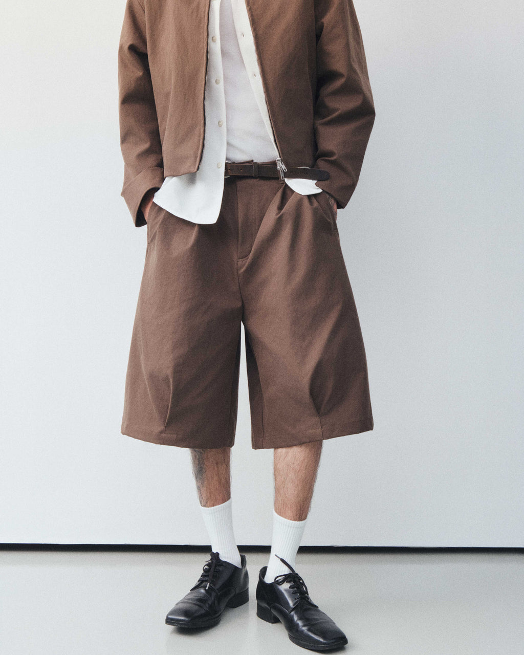 WIDE-LEG KHAKI SHORTS - BROWN